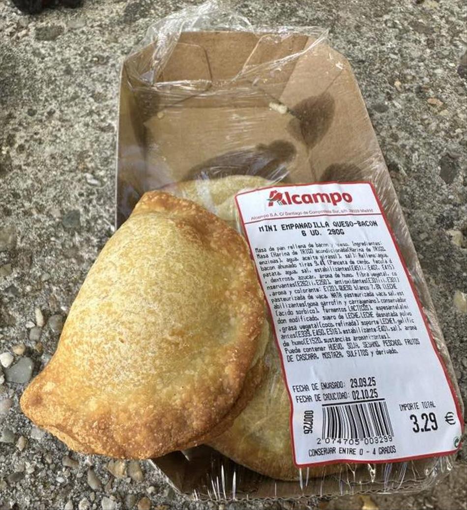 Andy's lunch - 2 shop bought empanadilla, the look like pasties