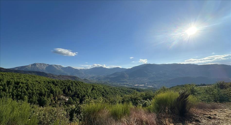 clear skies, bright sunshine, hills and scnery