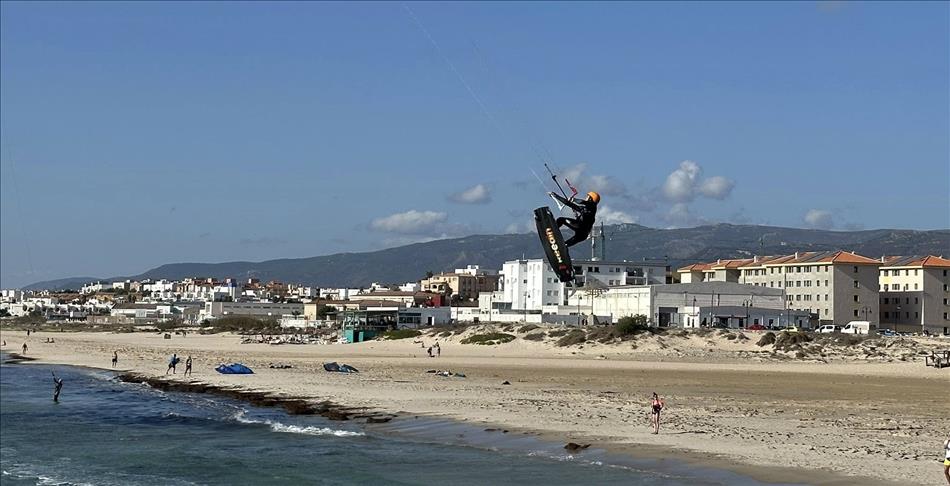 A kit surfer getting massive air