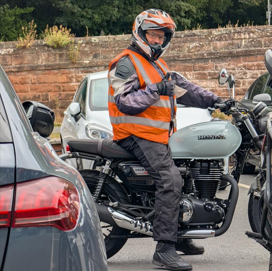 Ren gives a thumbs up while sat on the GB350S