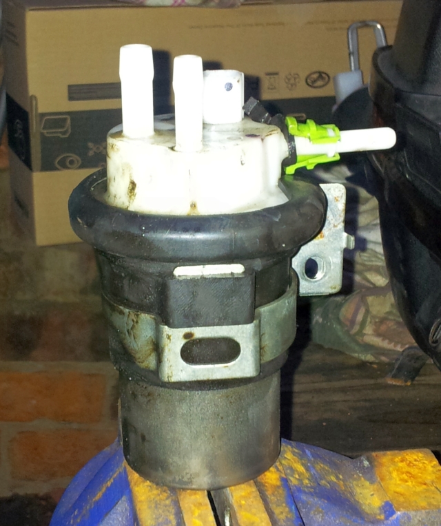 The CBF125 fuel pump
