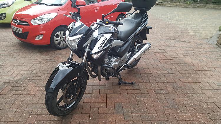 The black Suzuki Inazumat just after it's wash