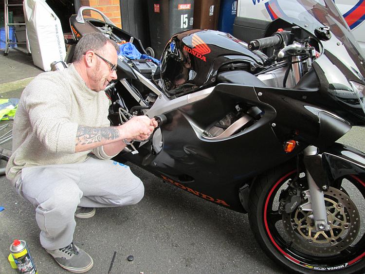 MW replaces the fairings on the CBR600