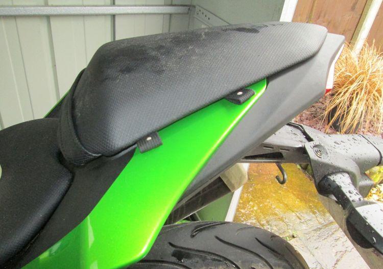 Seen from the side the securing loops can barely be seen